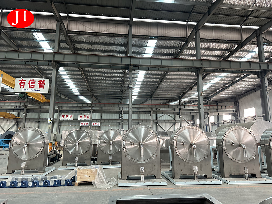 What are the main functions of cassava starch processing equipment